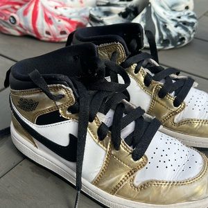 Kid Air Jordan Mid 1 Black Metallic Gold